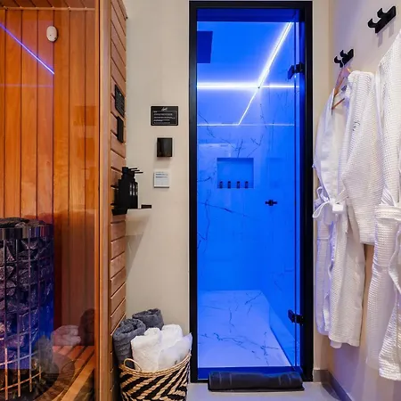 Legato With Private Pool شقة *
